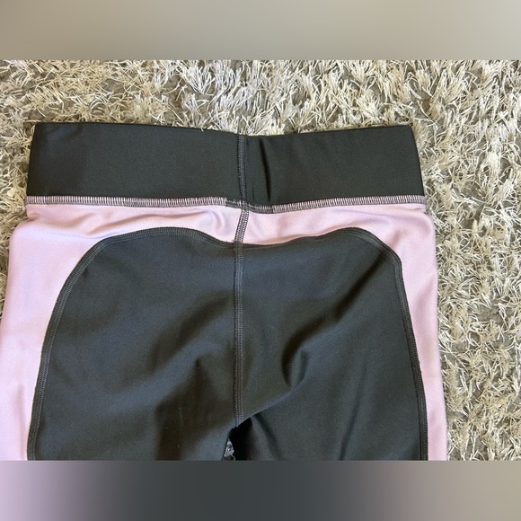 Under Armour athletic yoga leggings short gray with Purple stripes Womens Sz S - Picture 6 of 10